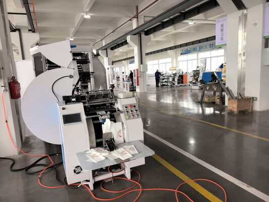 CMYK Flexo Printer Mesin pembuatan tas belanja kertas 50Hz 60Hz Sumber daya total daya 15 KW Cocok untuk kemasan skala besar