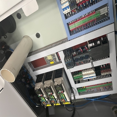 Mesin Slitting Rewinder HJ-C1600-III Sepenuhnya Otomatis Dengan Tiga Servo PET BOPP Non Woven