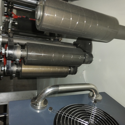 Mesin Cetak Flexo Berkecepatan Tinggi untuk Efisiensi Maksimum ， Warna Pencetakan adalah whitle, Tape, kertas Kraft, tinta