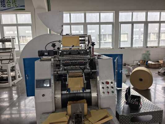Mesin Penyegel Dan Pemotong Kantong Mesin Pembuat Kantong Kertas Kraft Dengan Lebar Kantong 420 Hingga 600 Mm Dan Rol Pencetak Keramik 400 Mesh