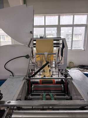 Mesin Penyegel Dan Pemotong Kantong Mesin Pembuat Kantong Kertas Kraft Dengan Lebar Kantong 420 Hingga 600 Mm Dan Rol Pencetak Keramik 400 Mesh