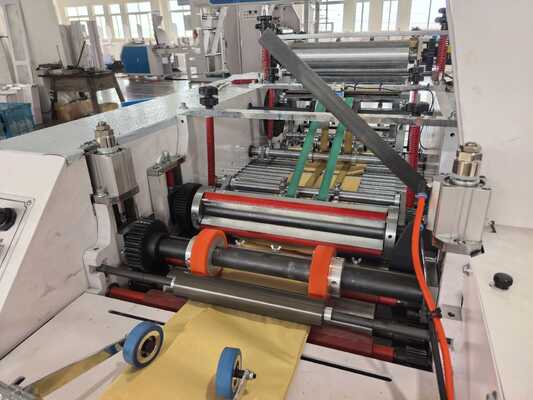 Mesin Penyegel Dan Pemotong Kantong Mesin Pembuat Kantong Kertas Kraft Dengan Lebar Kantong 420 Hingga 600 Mm Dan Rol Pencetak Keramik 400 Mesh