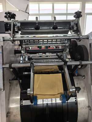 CMYK Flexo Printer Mesin pembuatan tas belanja kertas 50Hz 60Hz Sumber daya total daya 15 KW Cocok untuk kemasan skala besar
